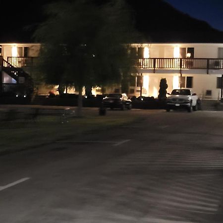 Elks Motel Keremeos Екстериор снимка
