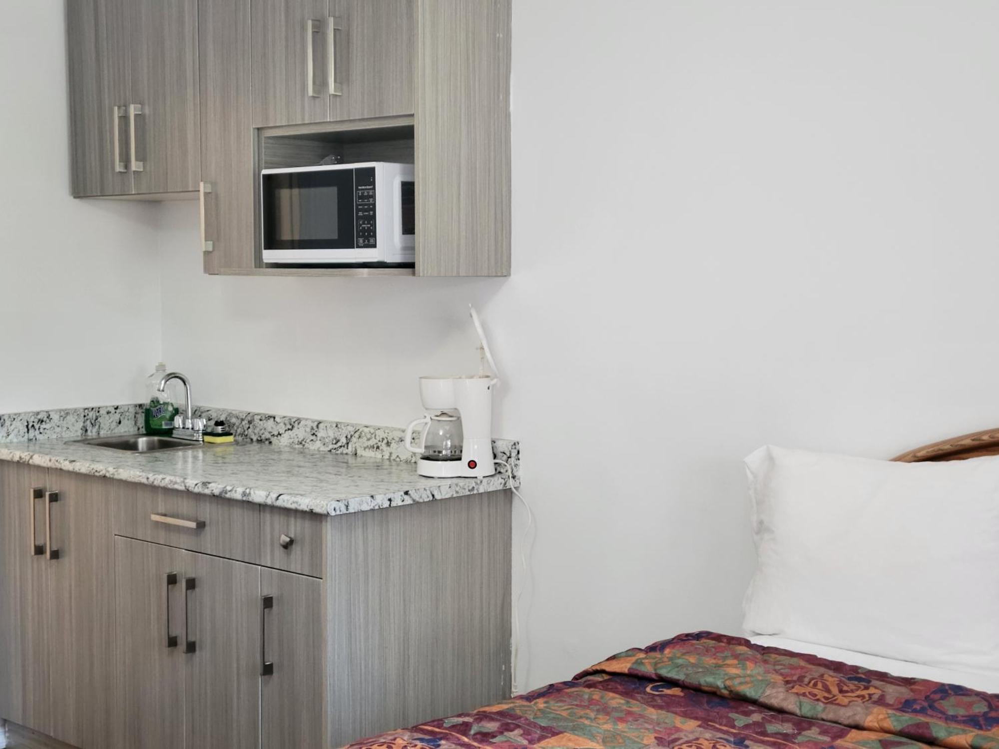 Elks Motel Keremeos Екстериор снимка