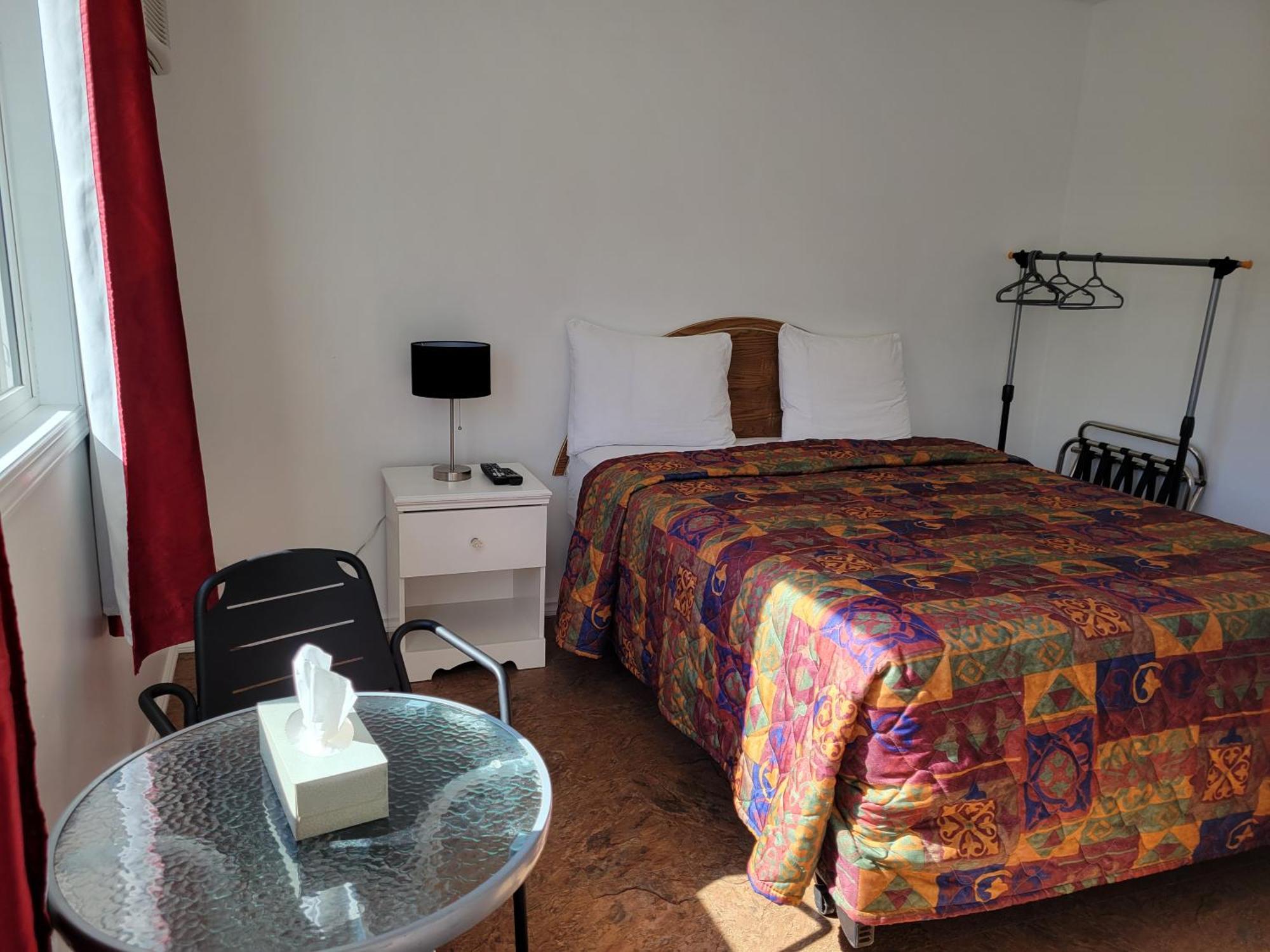 Elks Motel Keremeos Екстериор снимка