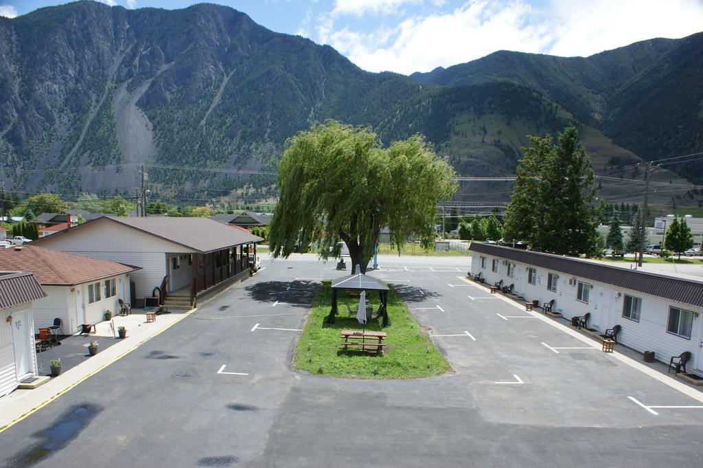 Elks Motel Keremeos Екстериор снимка