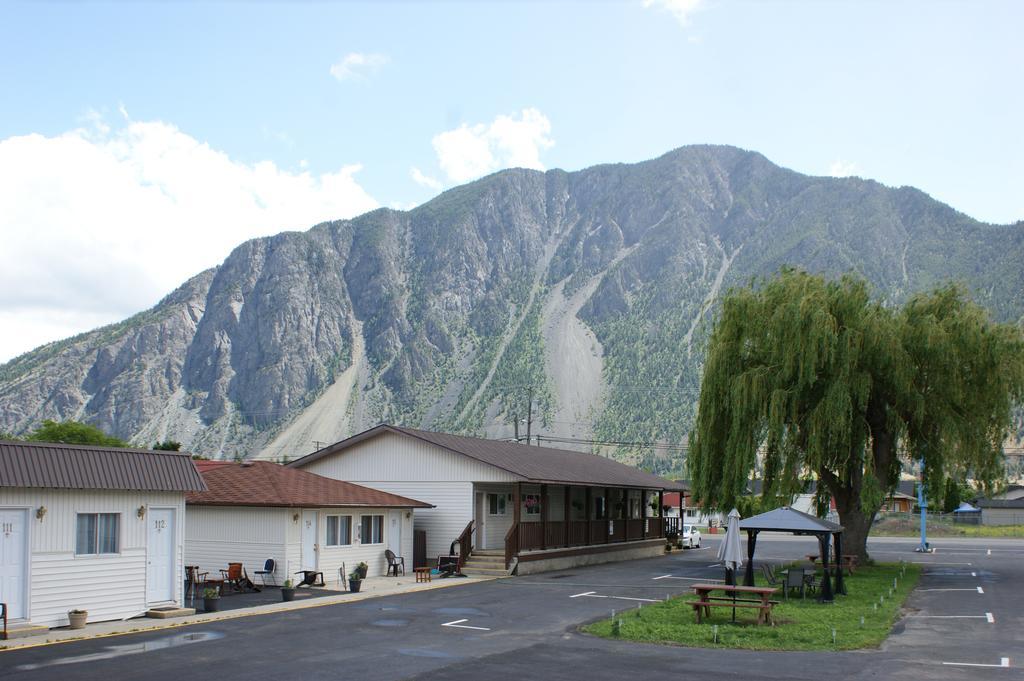 Elks Motel Keremeos Екстериор снимка